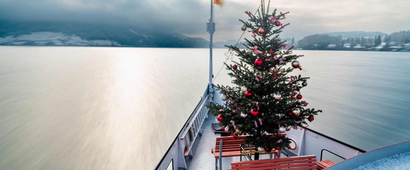 Outside on the steamboat Uri there is an illuminated Christmas tree.