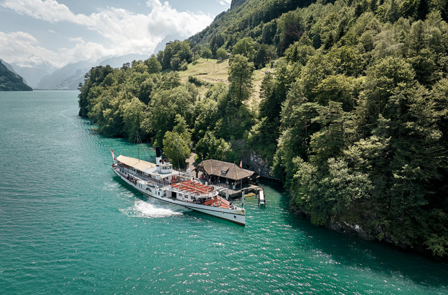 Nahaufnahme des fahrenden Dampfschiffes Gallia