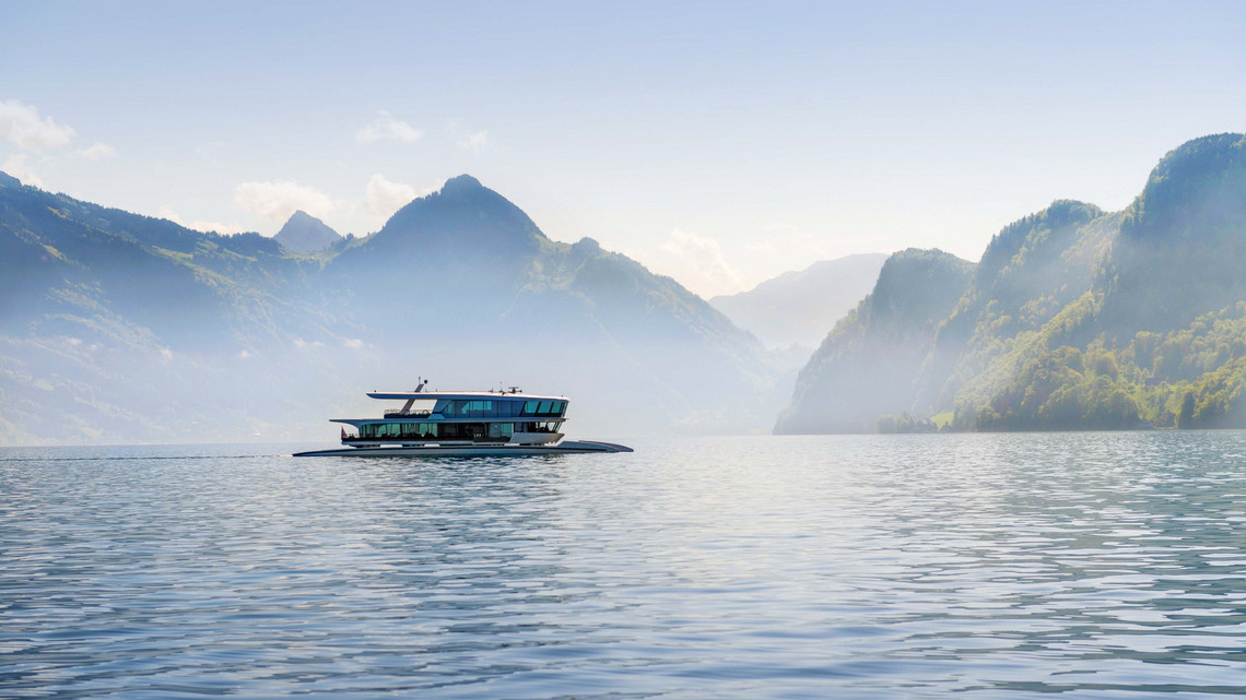 Le bateau à moteur Bürgenstock latérale pendant le voyage Le bateau à moteur Bürgenstock sur le côté pendant le voyage vers Lucerne.