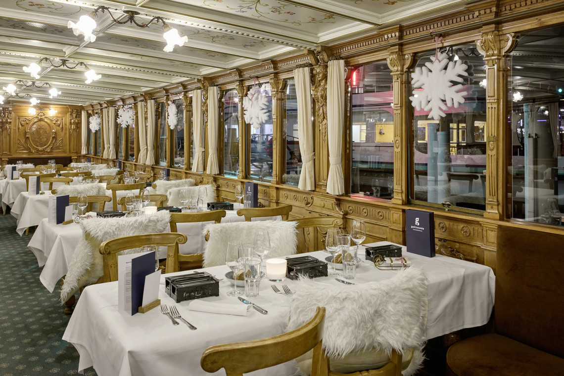 Winterdekoration auf dem Damfpschiff Uri. 