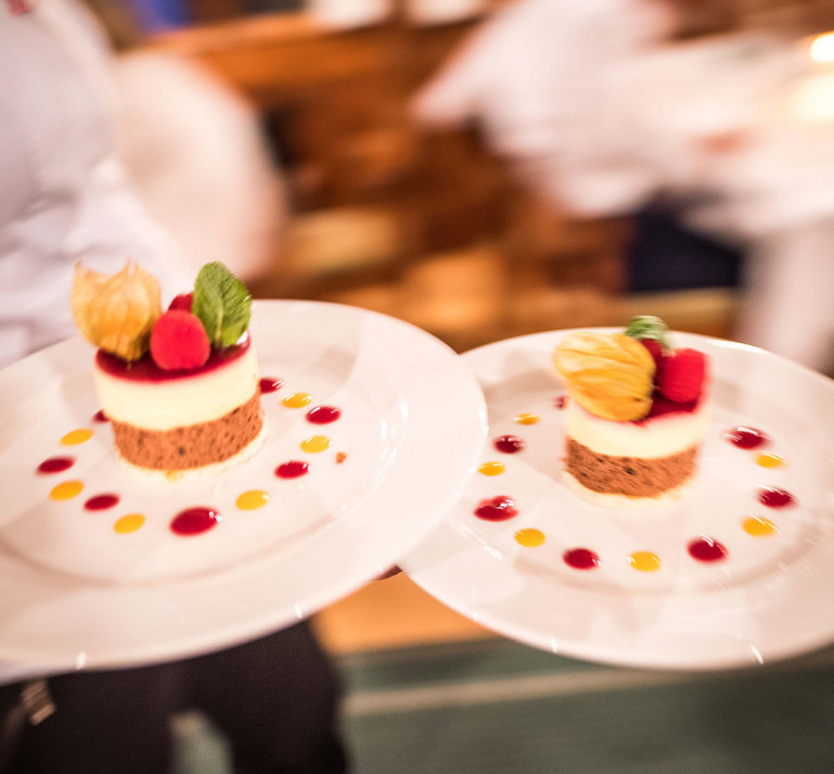 Nahaufnahme Dessert: Die Gastronomie Vierwaldstättersee serviert bei einem Gala-Dinner das Dessert.
