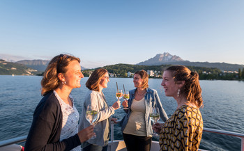 Sonnenuntergangsfahrt Sonnenuntergangsfahrt