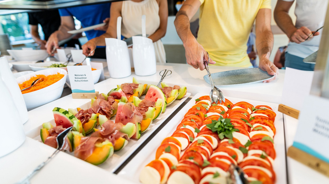 Buffet on the cruise Grill & Chill A variety of homemade seasonal salads, regional raw vegetables and green salads are served fresh from the buffet.