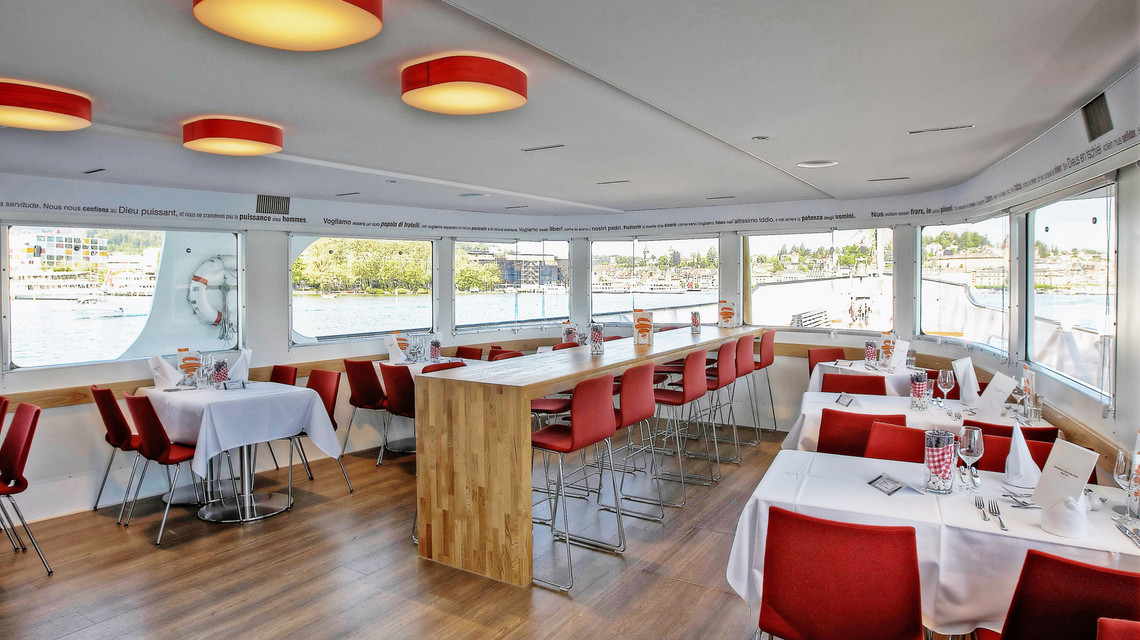 Pont supérieur avant du navire à moteur Schwyz